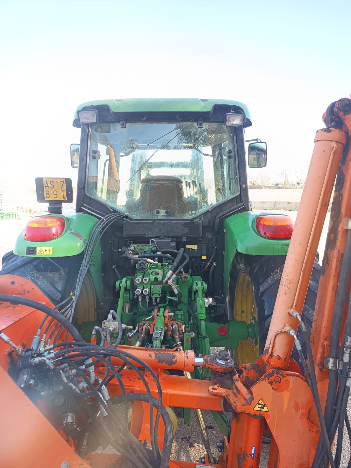 
								Trattore agricolo usato JOHN DEERE SE 6320 – 2002 – 12.400 ore – 105CV – € 30.000 full									