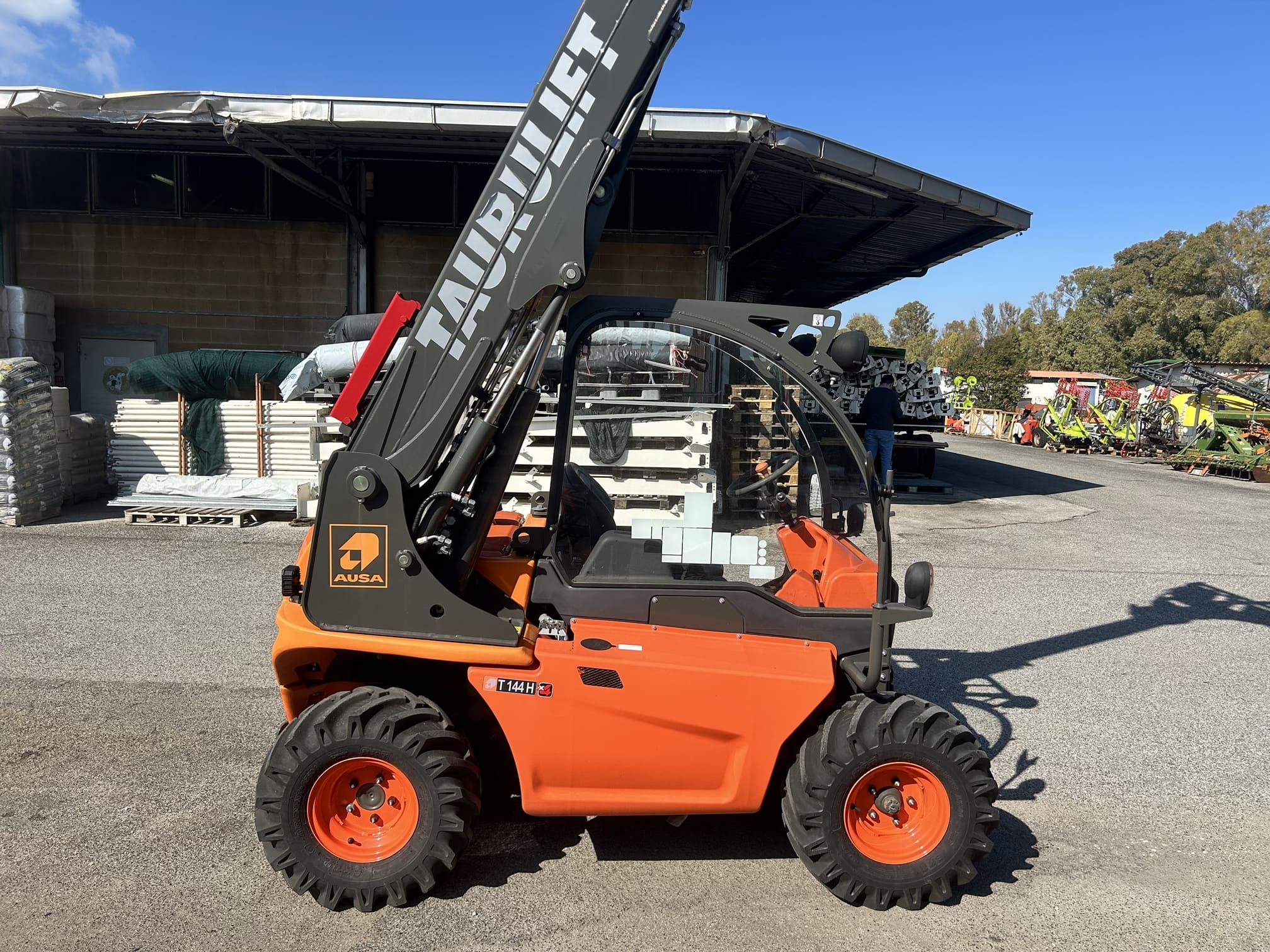 
								NUOVO Old Stock Sollevatore telescopico ultracompatto AUSA T144H – Occasione – € 38.900 full									