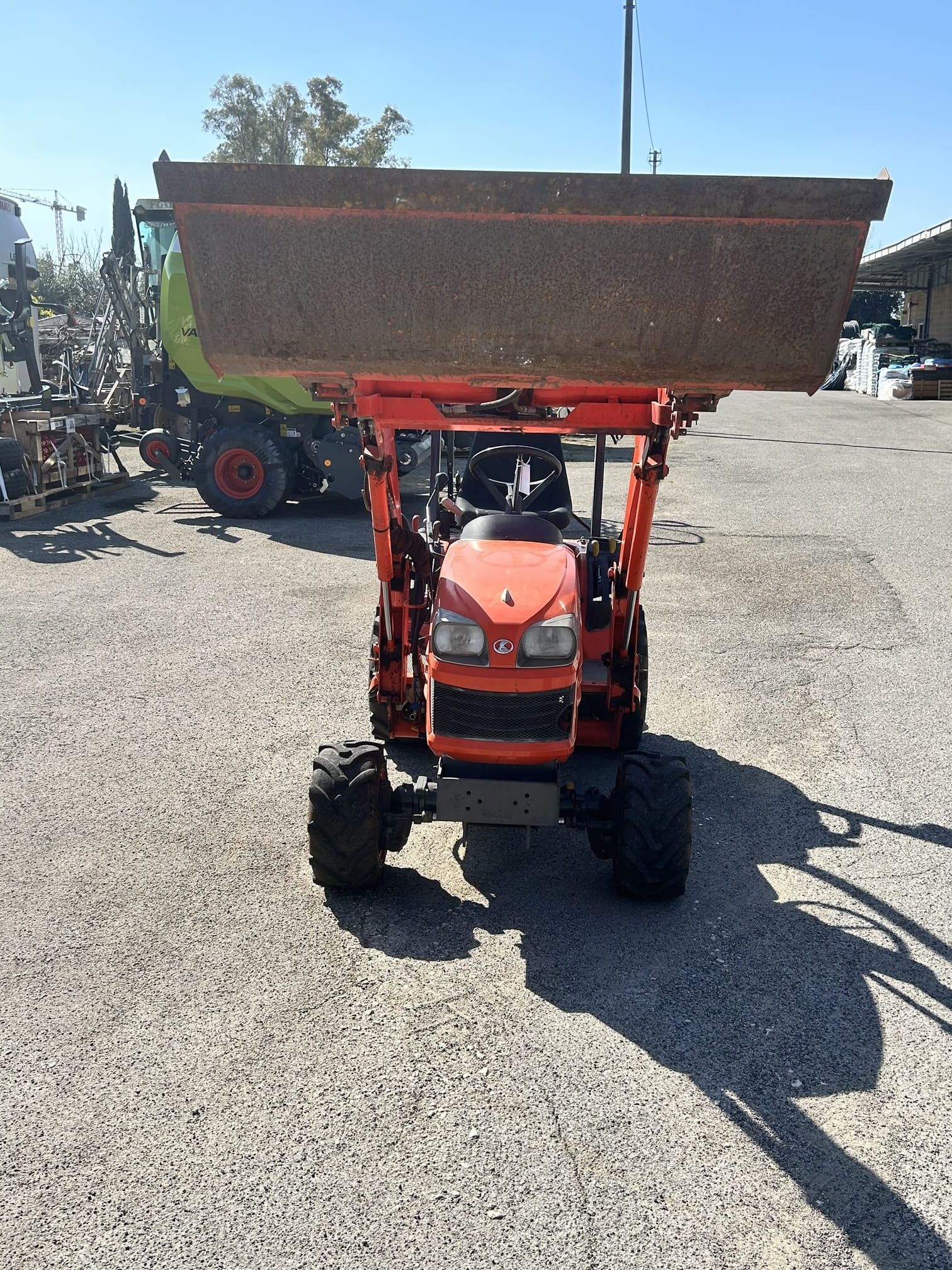 
								Trattore compatto KUBOTA BX2350 Usato con benna originale – 2023 – 25CV – € 12.900 full									