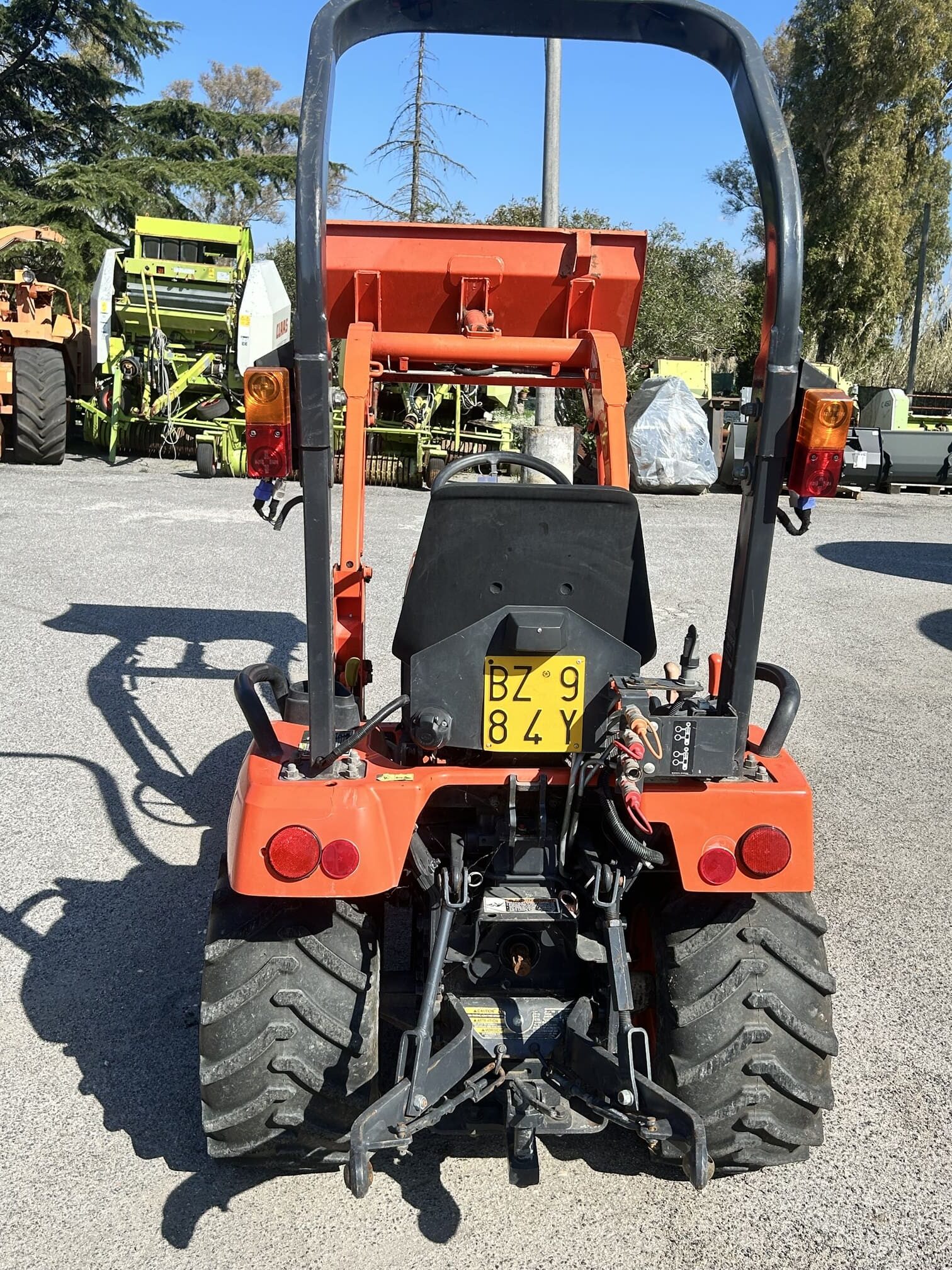 
								Trattore compatto KUBOTA BX2350 Usato con benna originale – 2023 – 25CV – € 12.900 full									
