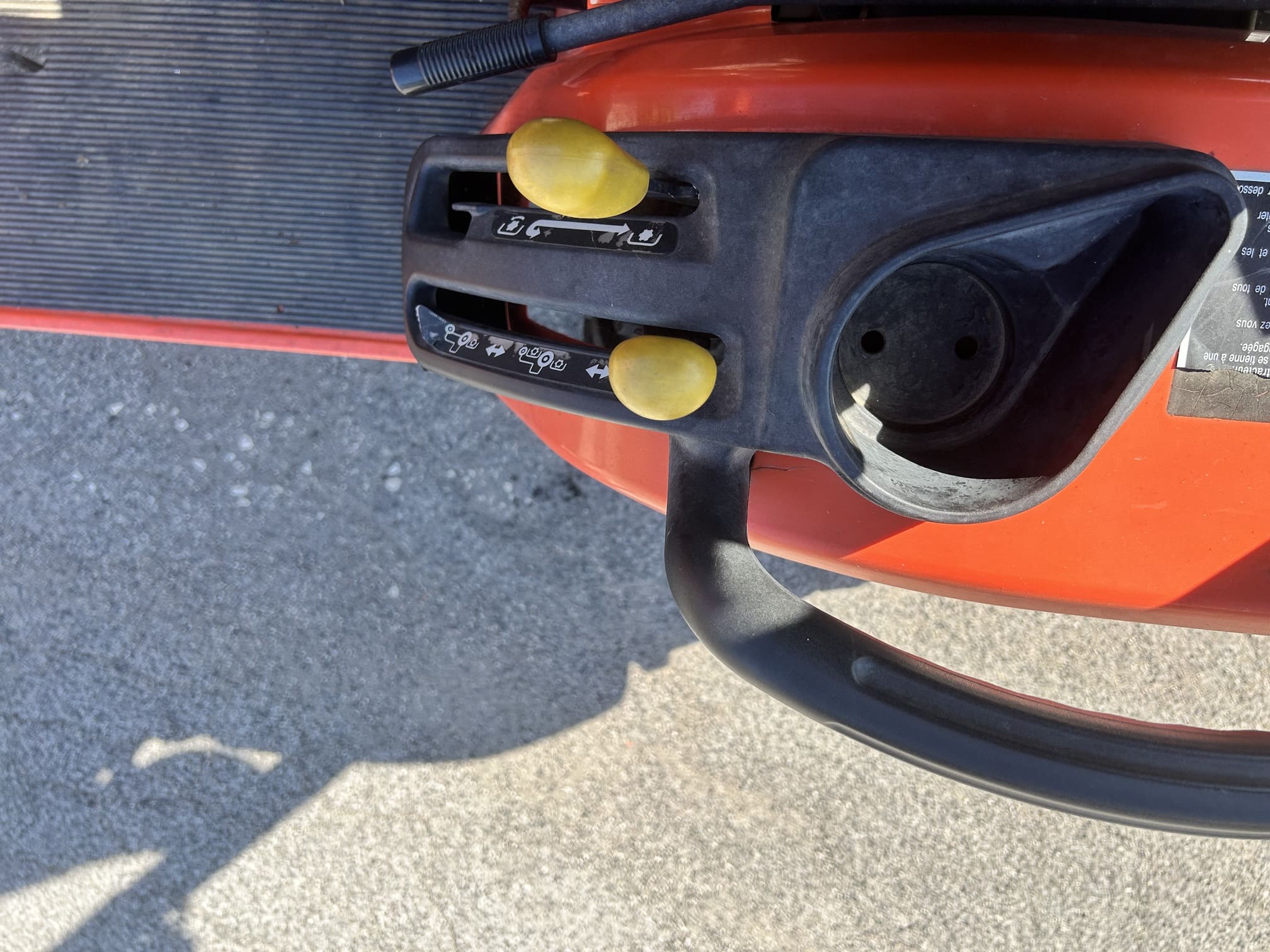 
								Trattore compatto KUBOTA BX2350 Usato con benna originale – 2023 – 25CV – € 12.900 full									