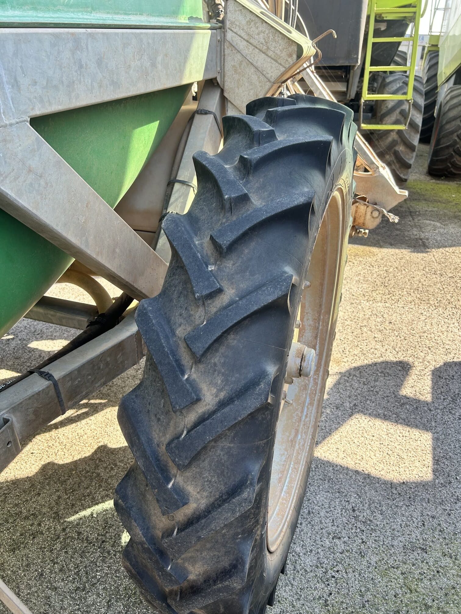 
								Polverizzatore trainato Unigreen Campo 16 HT Usato buono stato – Barra Irroratrice – € 6.600 full									