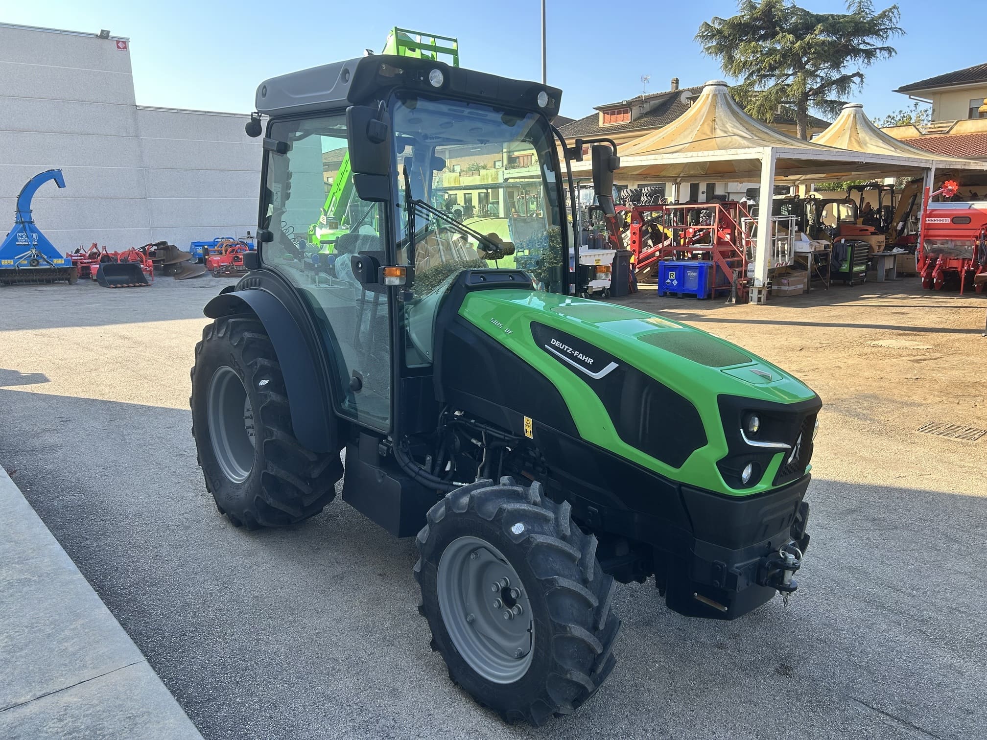 
								Trattore agricolo DEUTZ-FAHR 5105 DF Nuovo – Old Stock – 7 h – 106CV – Prezzo su richiesta full									