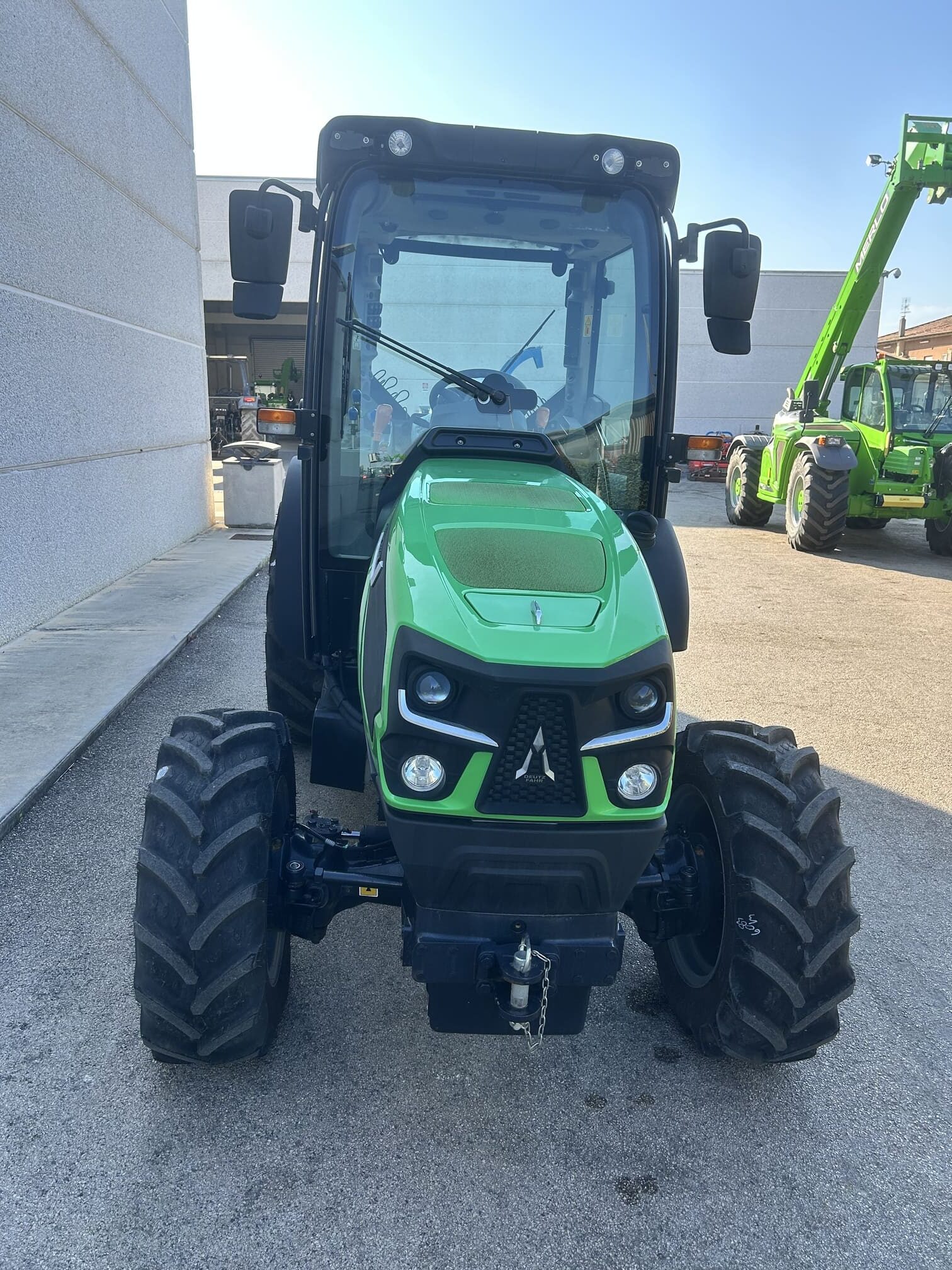 
								Trattore agricolo DEUTZ-FAHR 5105 DF Nuovo – Old Stock – 7 h – 106CV – Prezzo su richiesta full									