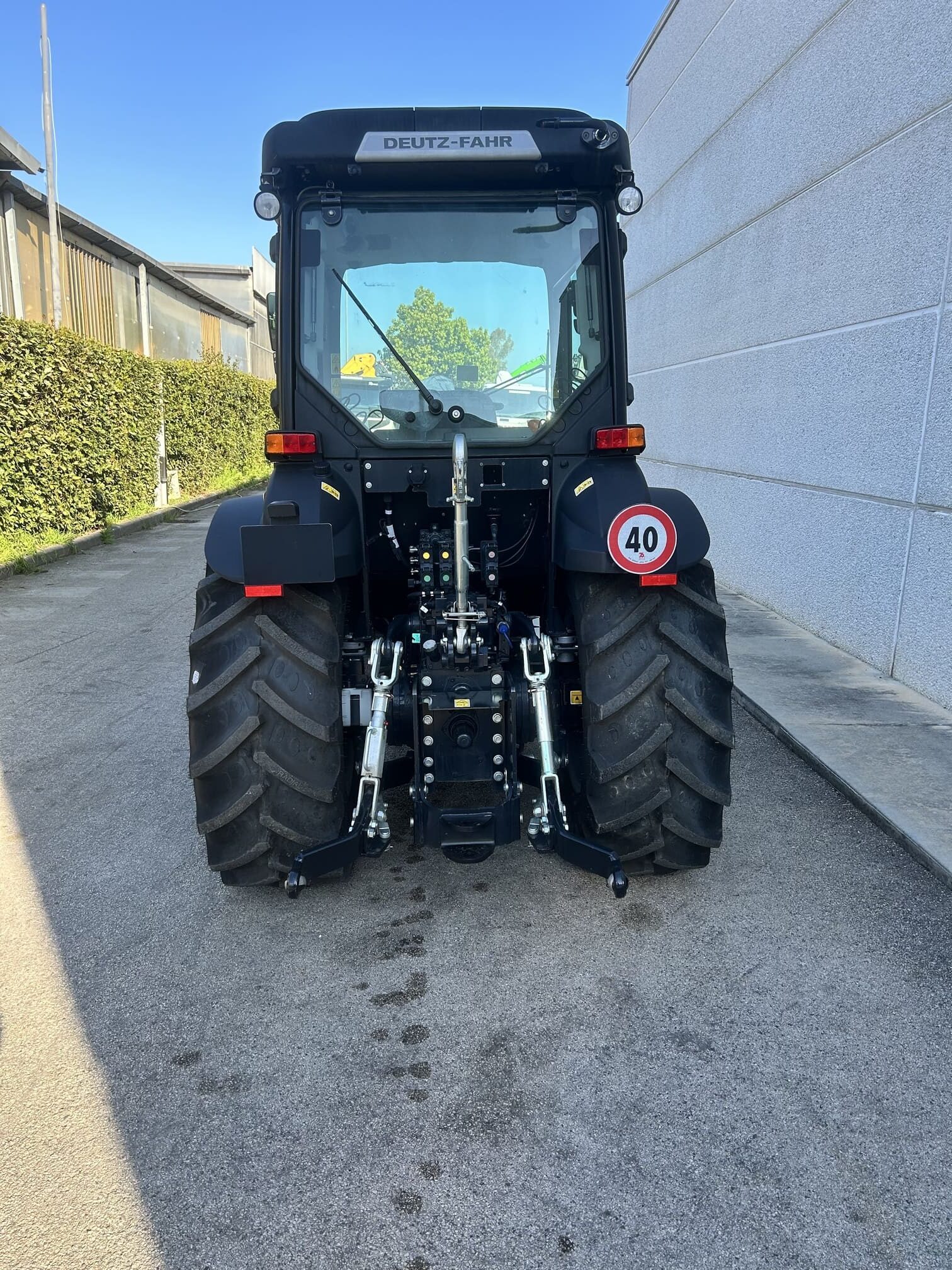 
								Trattore agricolo DEUTZ-FAHR 5105 DF Nuovo – Old Stock – 7 h – 106CV – Prezzo su richiesta full									