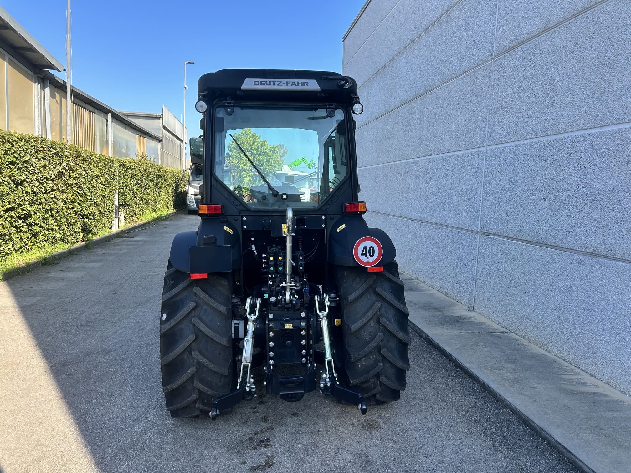 
								Trattore agricolo DEUTZ-FAHR 5105 DF Nuovo – Old Stock – 7 h – 106CV – Prezzo su richiesta full									