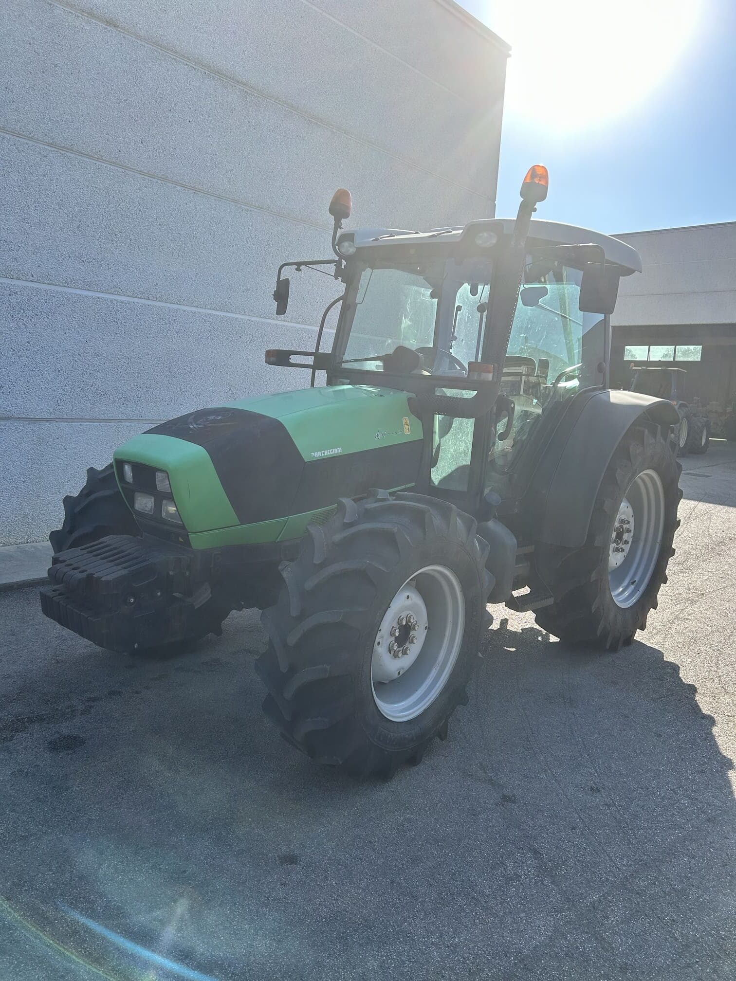 
								Trattore agricolo DEUTZ-FAHR Agrofarm 430 Usato – 2013 – 4.246 h – 109CV – € 28.900 full									