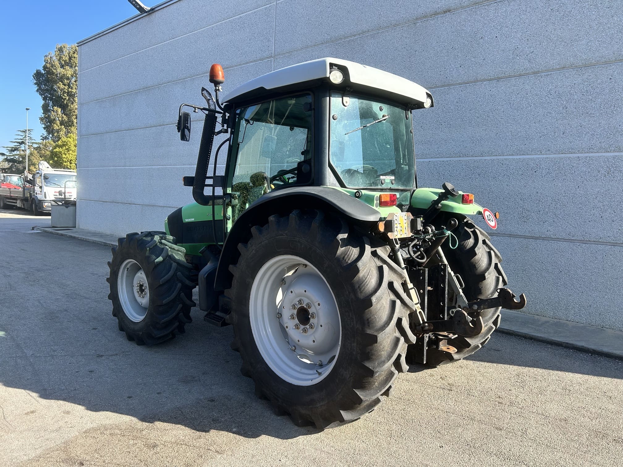 
								Trattore agricolo DEUTZ-FAHR Agrofarm 430 Usato – 2013 – 4.246 h – 109CV – € 28.900 full									