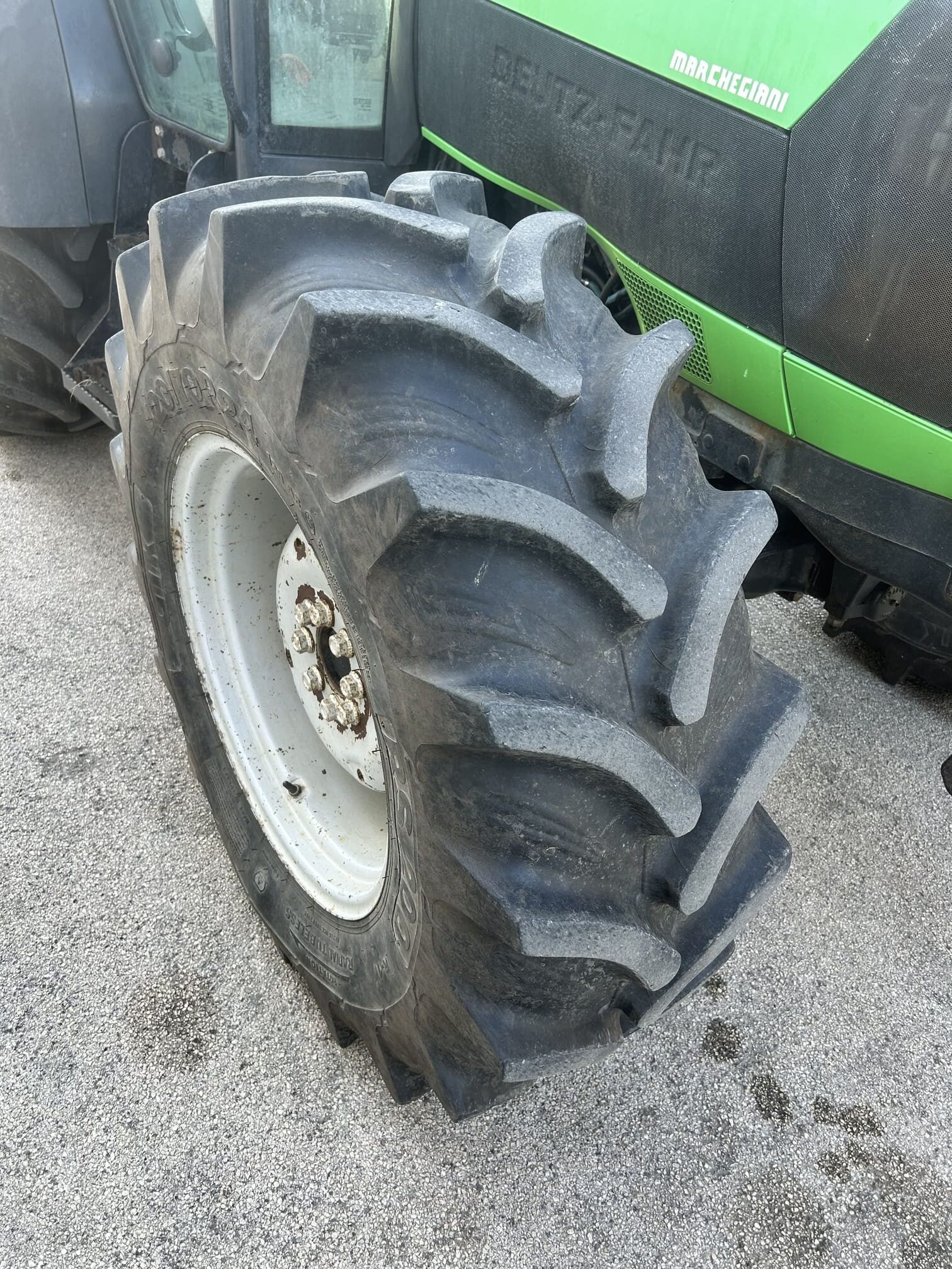 
								Trattore agricolo DEUTZ-FAHR Agrofarm 430 Usato – 2013 – 4.246 h – 109CV – € 28.900 full									