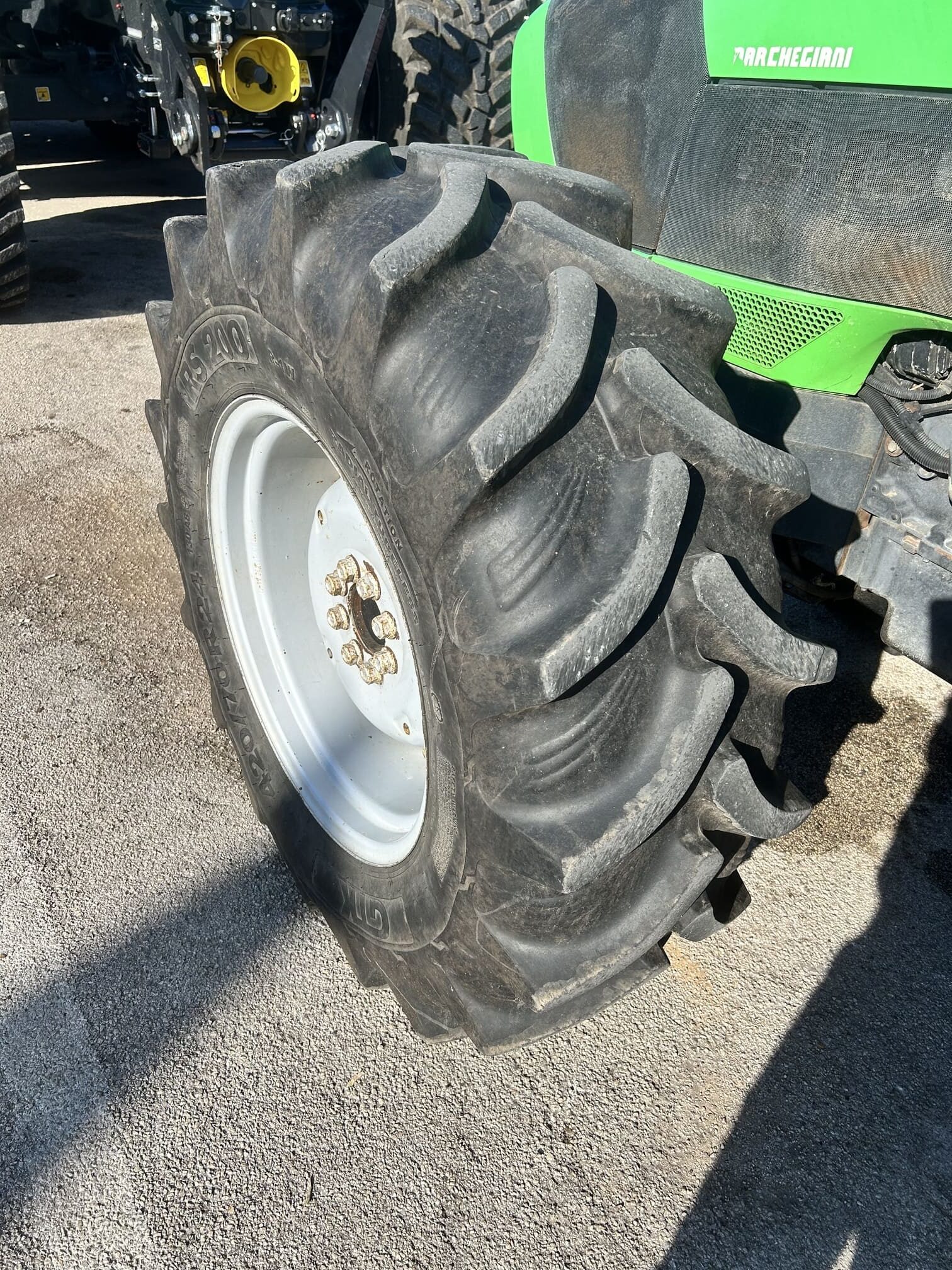 
								Trattore agricolo DEUTZ-FAHR Agrofarm 430 Usato – 2013 – 4.246 h – 109CV – € 28.900 full									