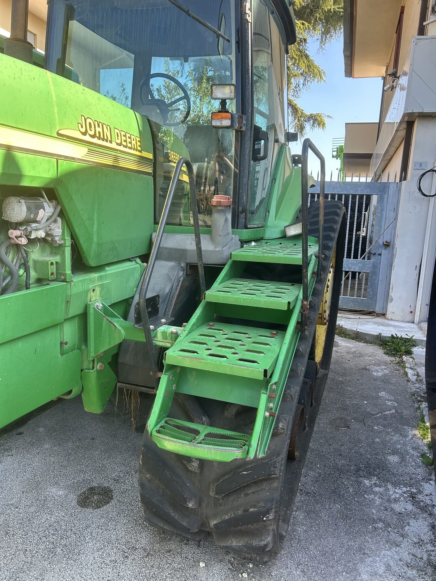 
								Trattore agricolo JOHN DEERE 8310 T Usato – 2002 – 7000 h – 230CV – € 45.000 full									