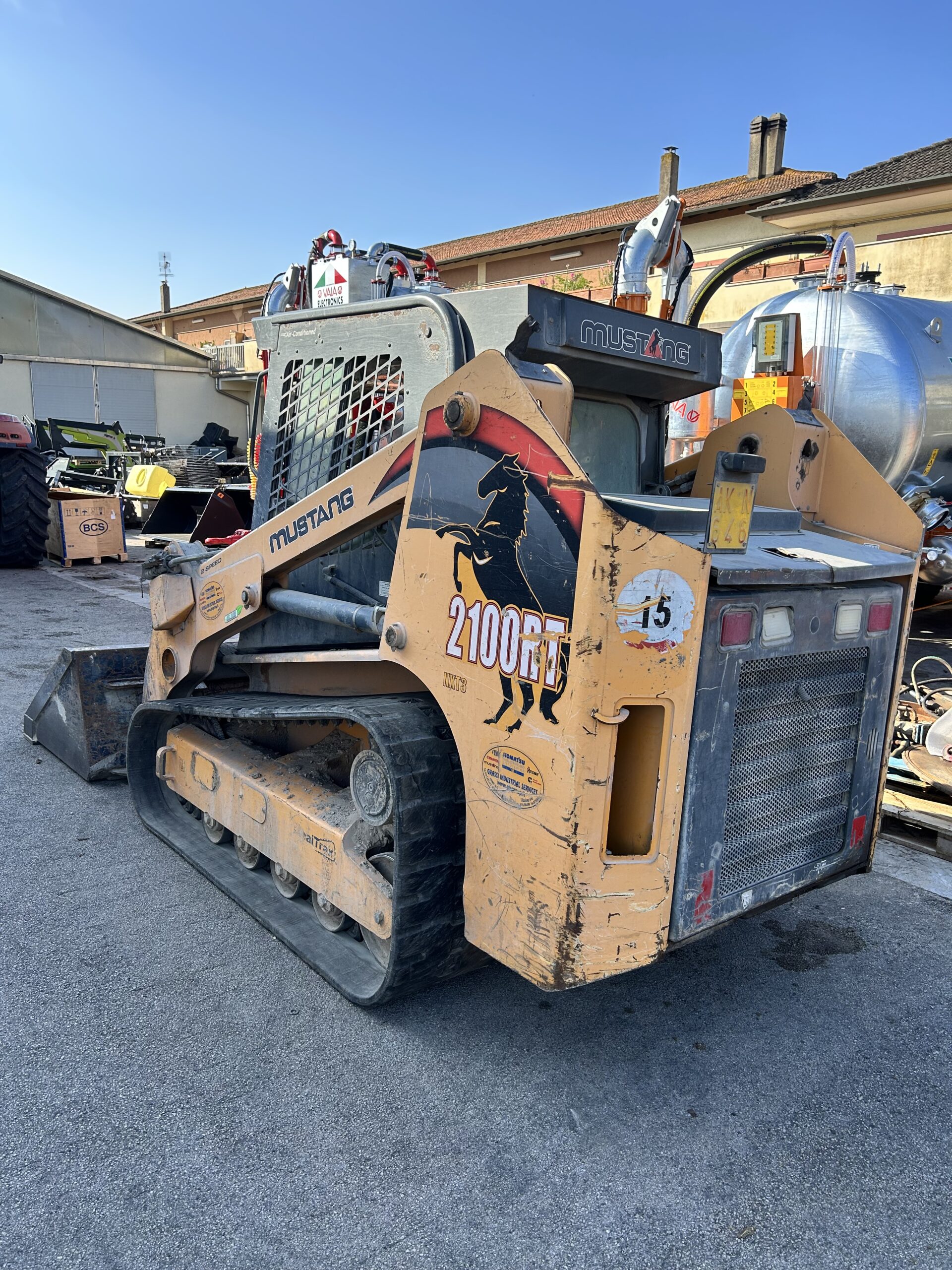 
								Minipala MUSTANG 2100RT Usata – 2018 – Cabina chiusa e benna terra – Buono stato – € 19.900 full									