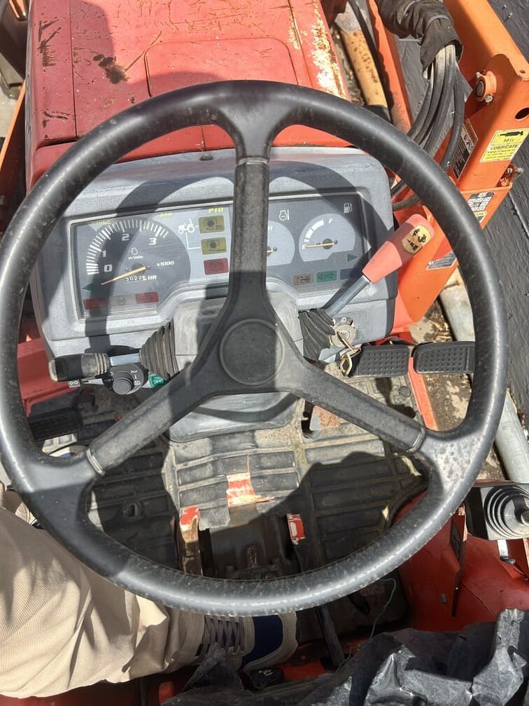 
								Trattore compatto KUBOTA STV 40 Usato con caricatore frontale Kubota LA402 – 40CV – € 9.900 full									