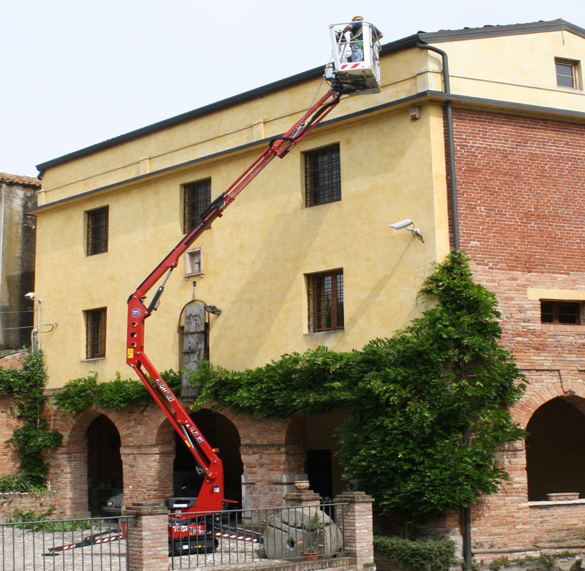 
								Piattaforma aerea HINOWA LIGHTLIFT 14.72 IIIS Usata – 2018 – Ottimo stato – € 35.000 full									