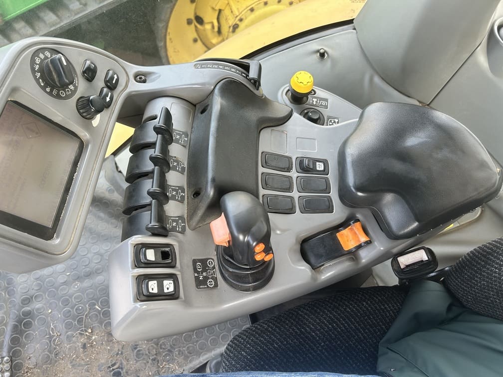 
								Trattore agricolo cingolato CAT Challenger MT 745 B usato – 292 CV – 2006 – Prezzo su richiesta full									