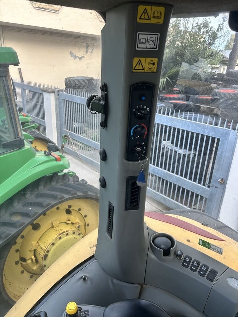 
								Trattore agricolo cingolato CAT Challenger MT 745 B usato – 292 CV – 2006 – Prezzo su richiesta full									