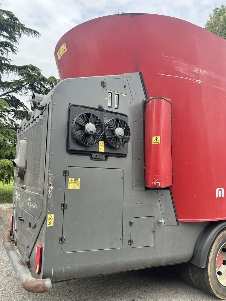 
								Carro miscelatore semovente AGM Maxi 270 Usato – 9.791 h – Ottimo stato – € 44.890 full									
