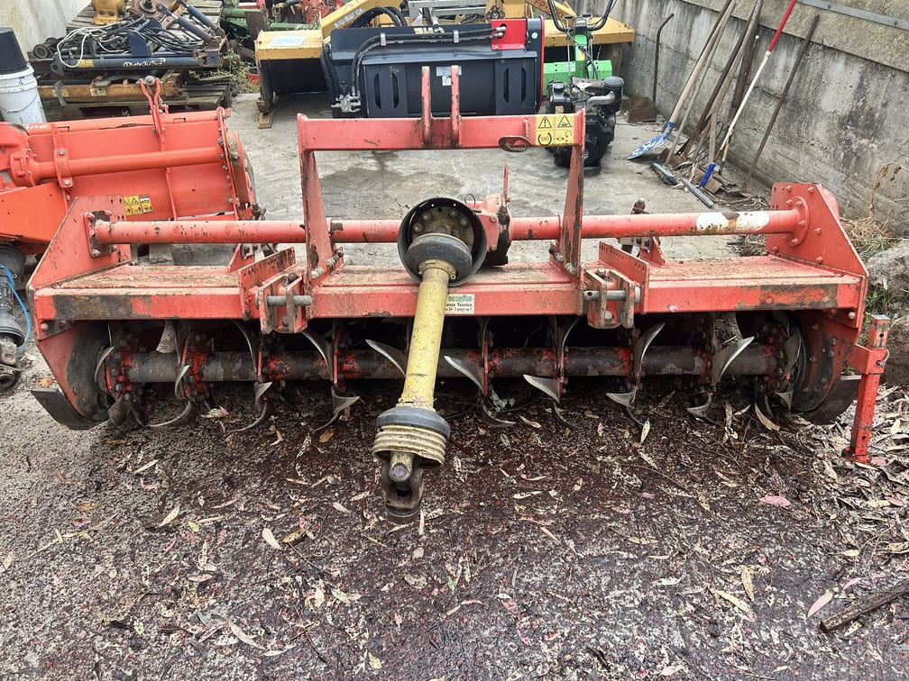 
								Fresa Zappatrice MASCHIO B 230 Usato buono stato – 2011 – 2,35m – € 3.490 full									