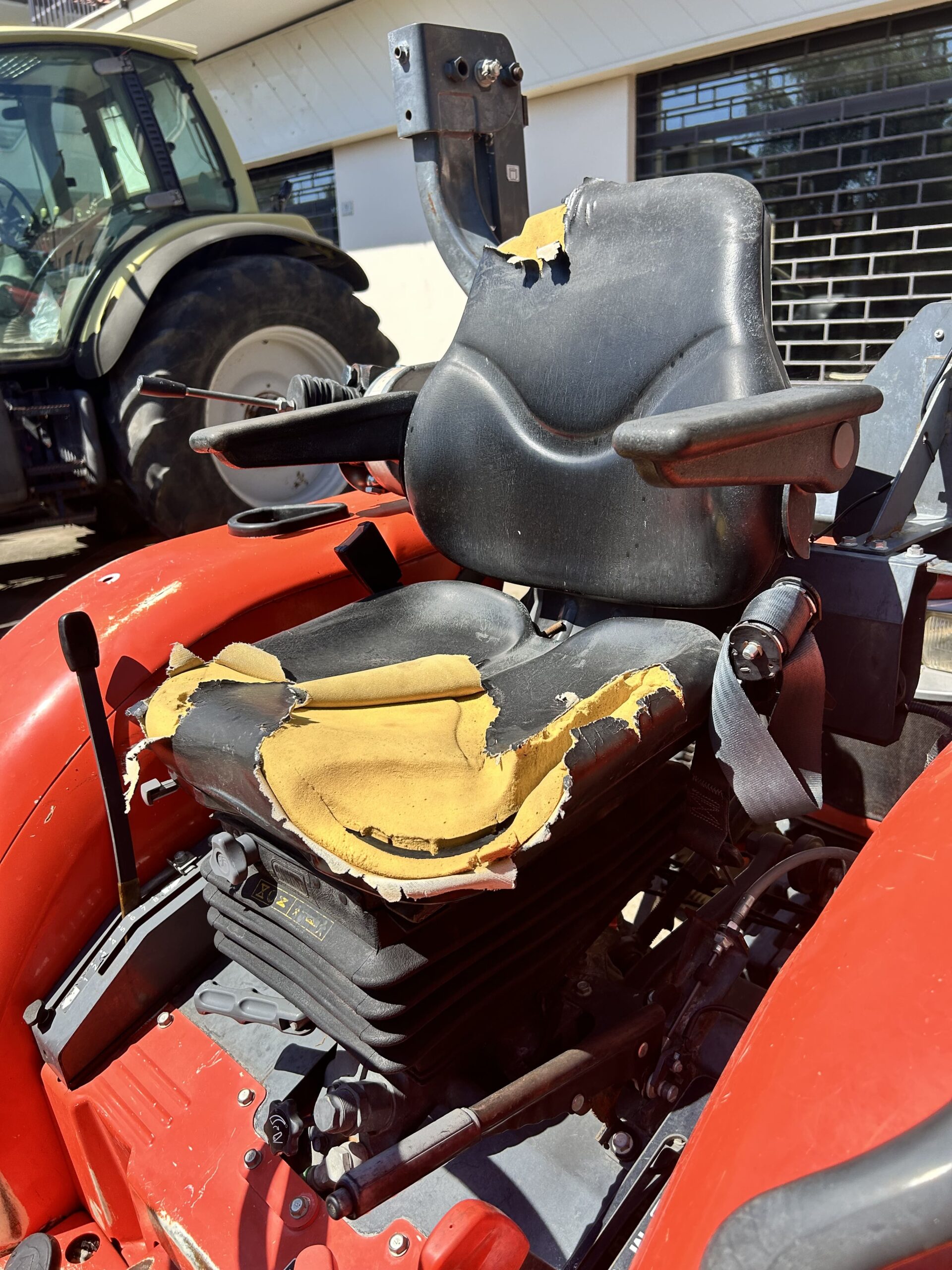 
								Trattore compatto KUBOTA L1361 HDW Usato – 5.598 Ore – anno 2019 – 37CV – € 12.499 full									