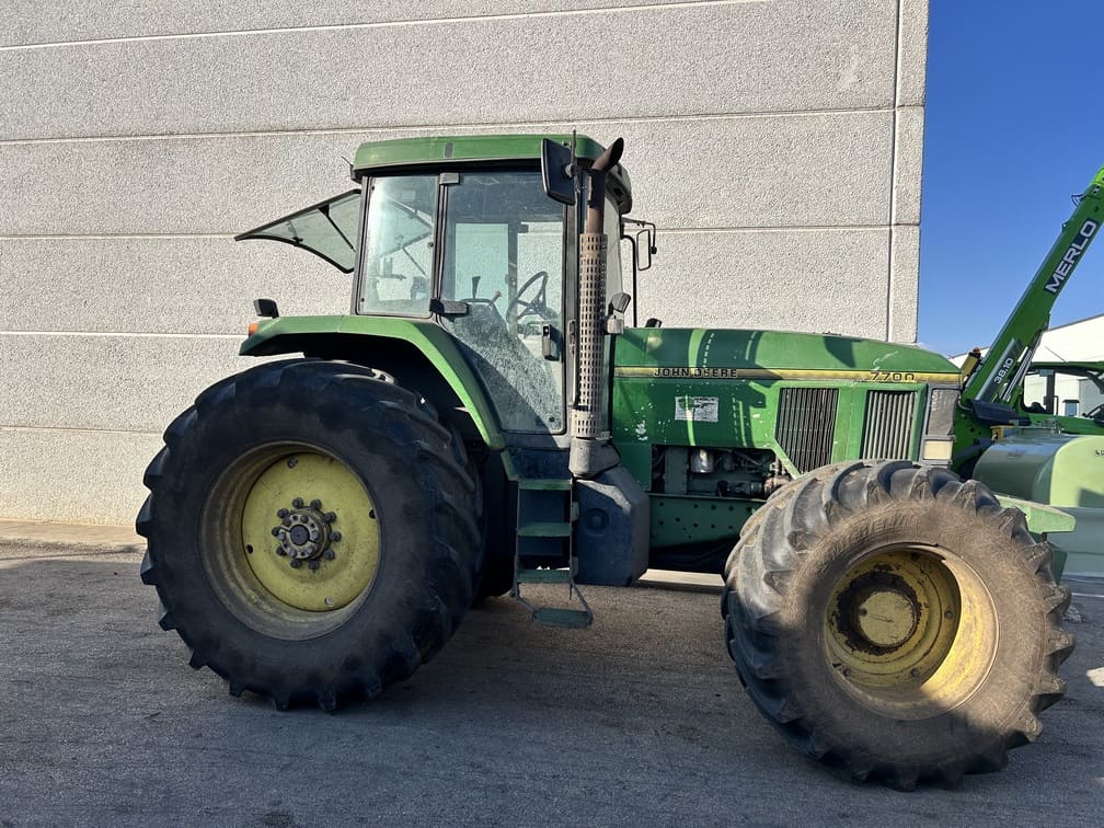 
								Trattore agricolo JOHN DEERE 7700 Usato – 1998 – 8.400 h – 150CV – € 22.900 full									