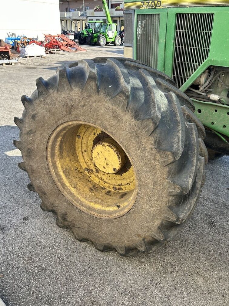 
								Trattore agricolo JOHN DEERE 7700 Usato – 1998 – 8.400 h – 150CV – € 22.900 full									