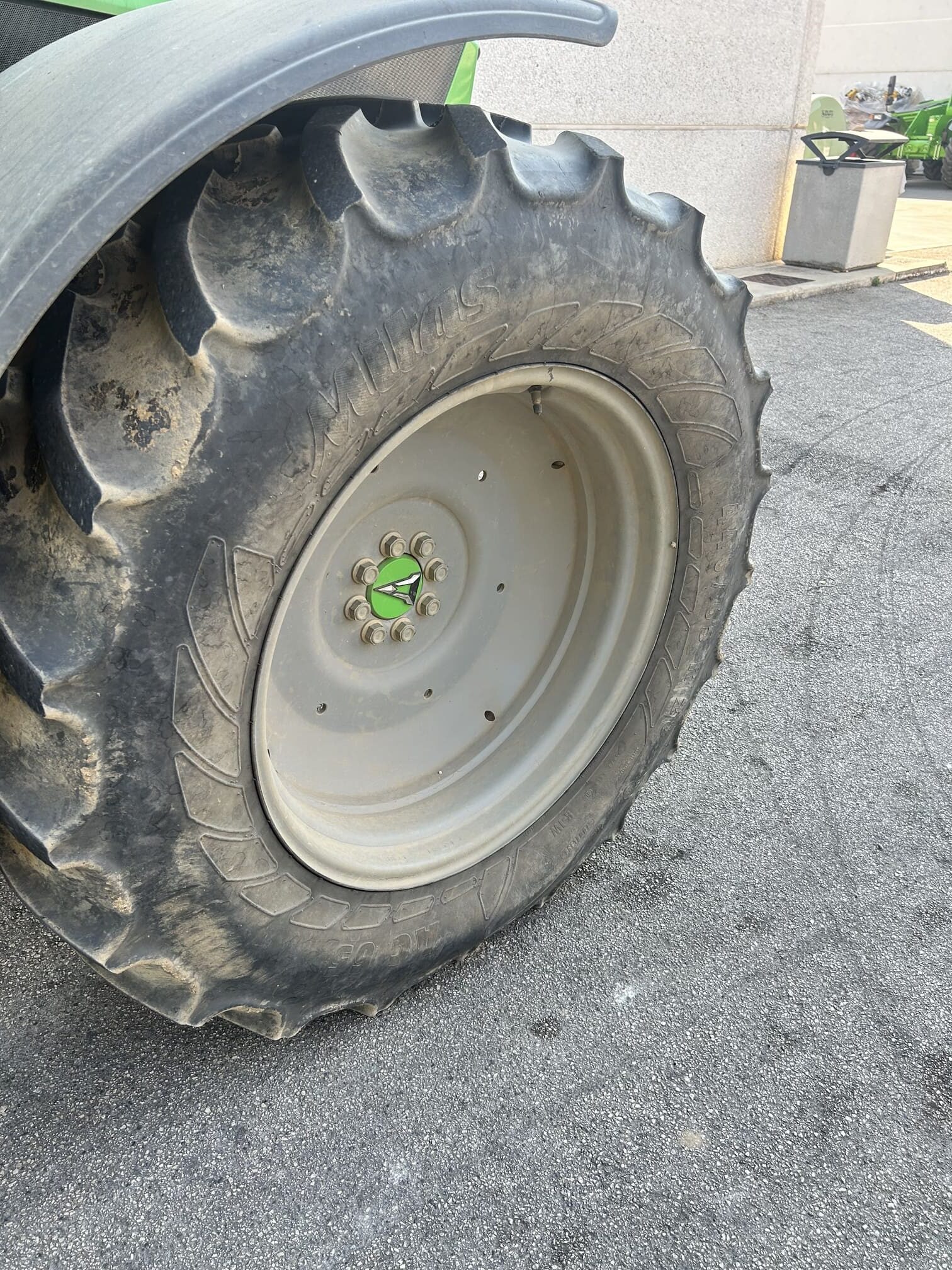 
								Trattore agricolo DEUTZ-FAHR 5120 G Usato ottimo stato – 3.988 h – 116CV – € 35.900 full									