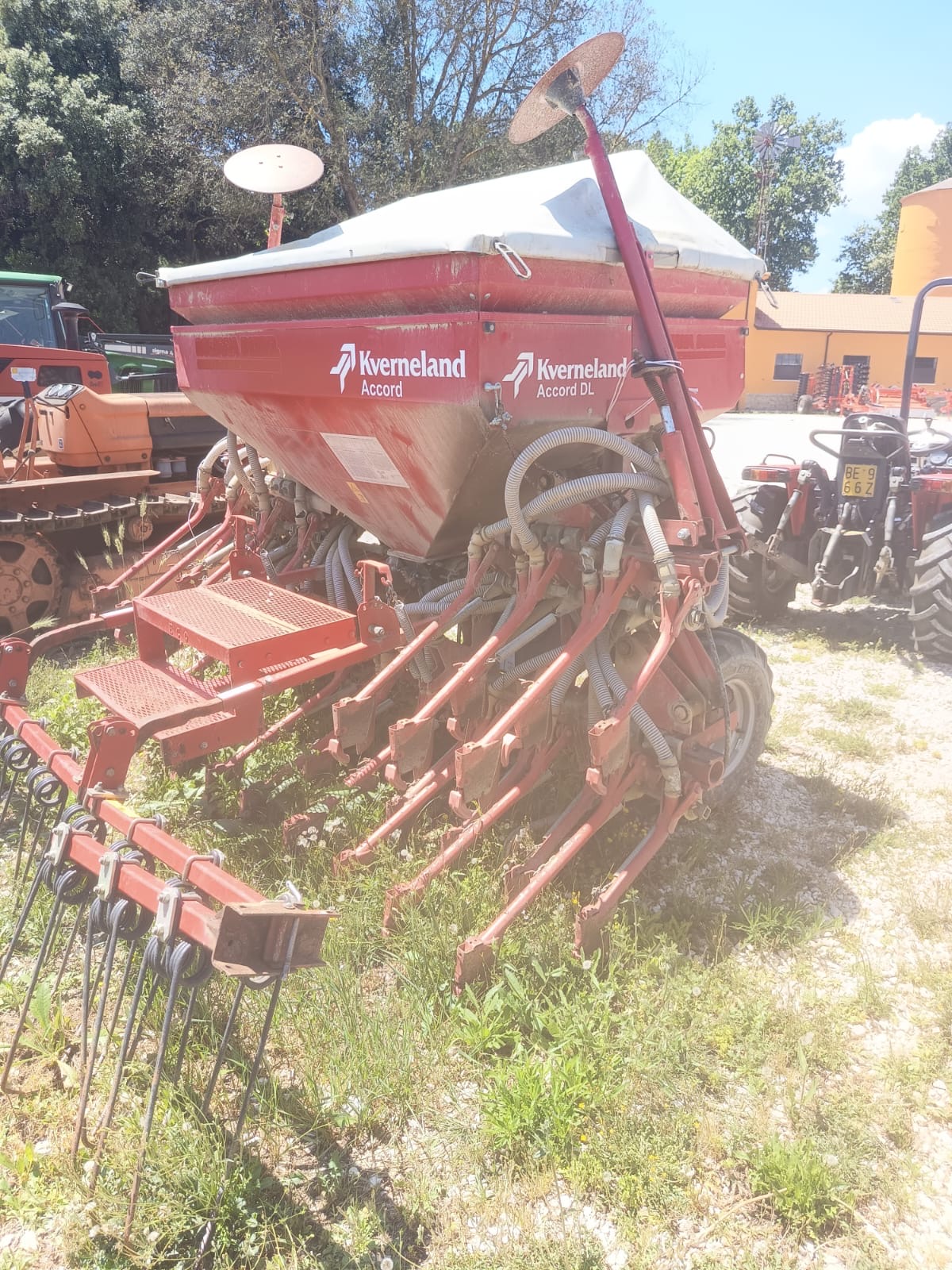 
								Seminatrice convenzionale KVERNELAND DL 4 Usata buono stato – 2016 – € 8.990 full									