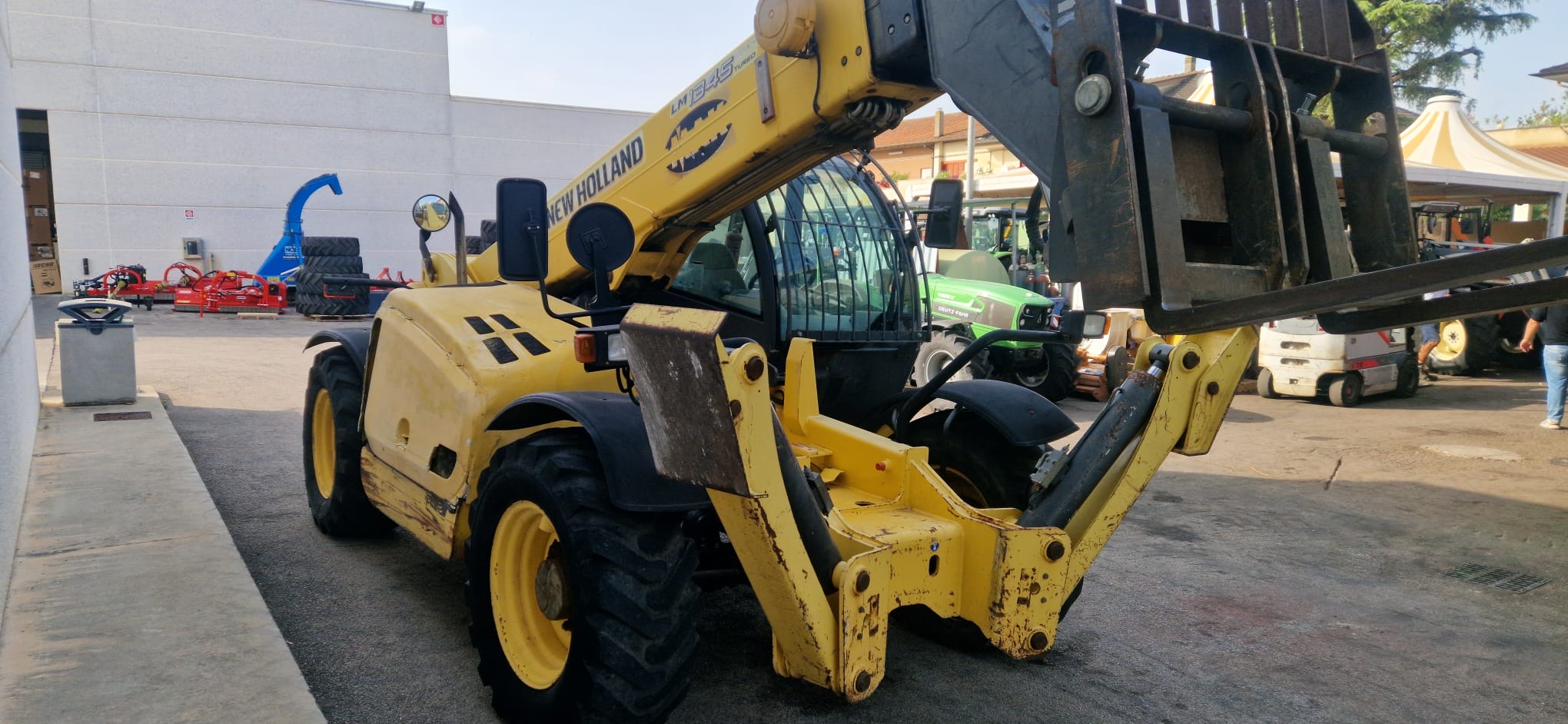 
								Sollevatore telescopico NEW HOLLAND LM 1345 Usato – anno 2005 – 3.500 ore – € 19.500 full									