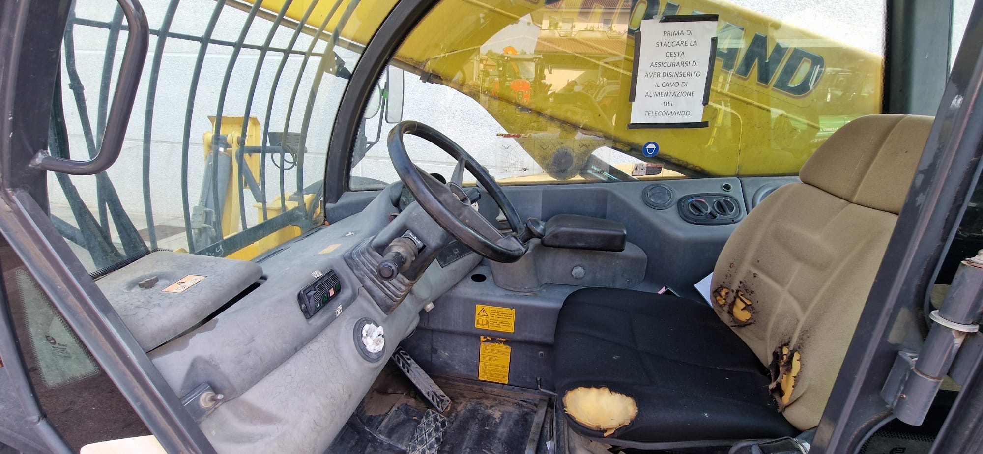 
								Sollevatore telescopico NEW HOLLAND LM 1345 Usato – anno 2005 – 3.500 ore – € 19.500 full									