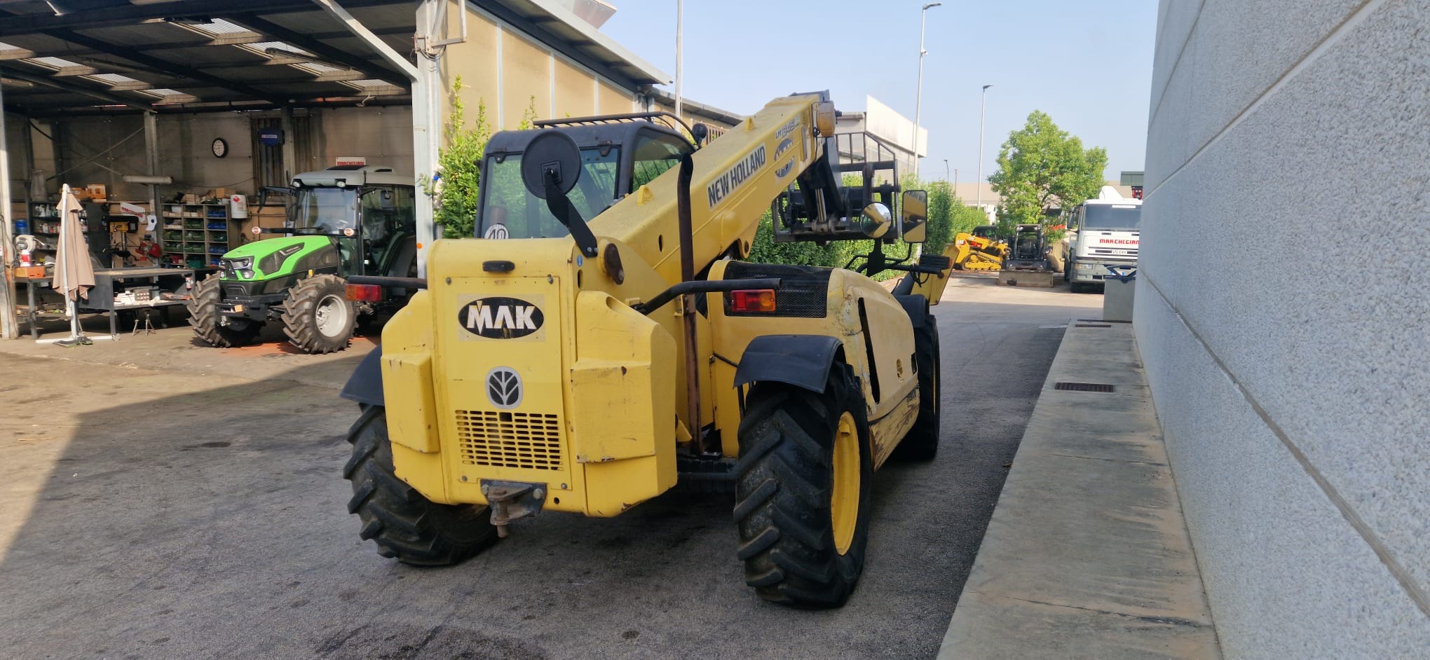 
								Sollevatore telescopico NEW HOLLAND LM 1345 Usato – anno 2005 – 3.500 ore – € 19.500 full									
