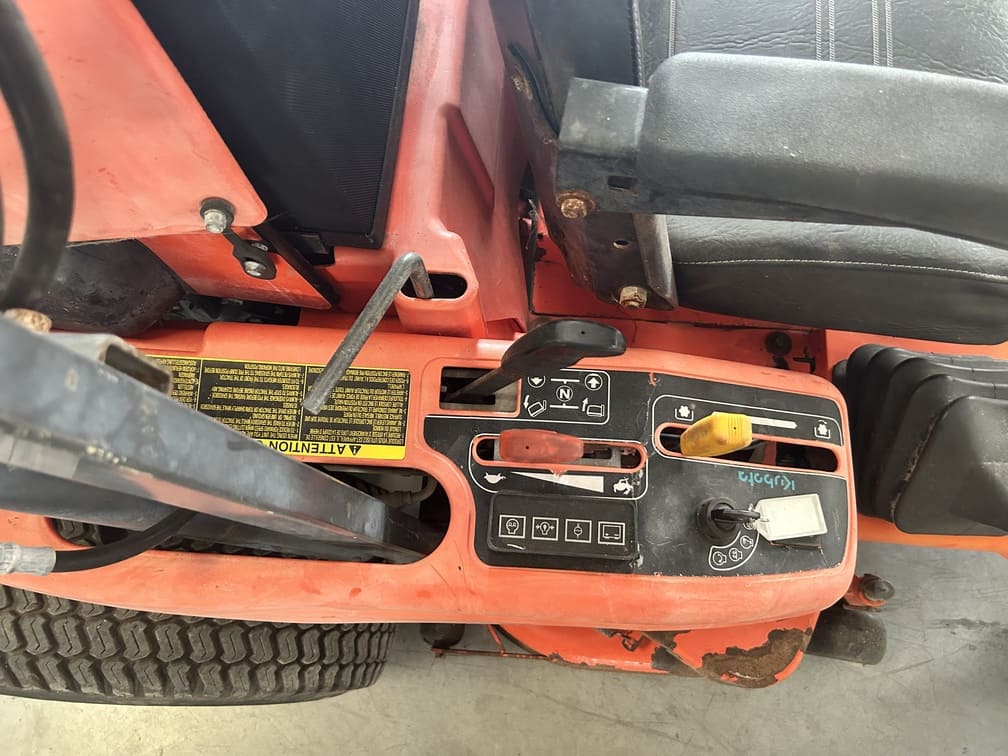 
								Trattorino rasaerba KUBOTA GZD 15 HD Usato – 15CV – Prezzo su richiesta full									