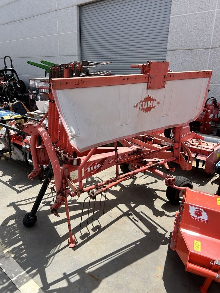 
								Ranghinatore KUHN GA 3201 G Usato – Anno 2010 – € 1.990 full									