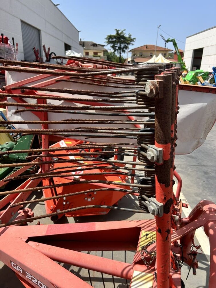 
								Ranghinatore KUHN GA 3201 G Usato – Anno 2010 – € 1.990 full									