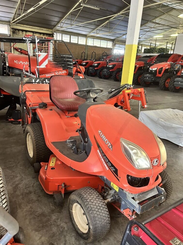 
								Trattorino Rasaerba KUBOTA GR 2100-II Usato 4×4 Diesel – Buono Stato – € 5.900 full									