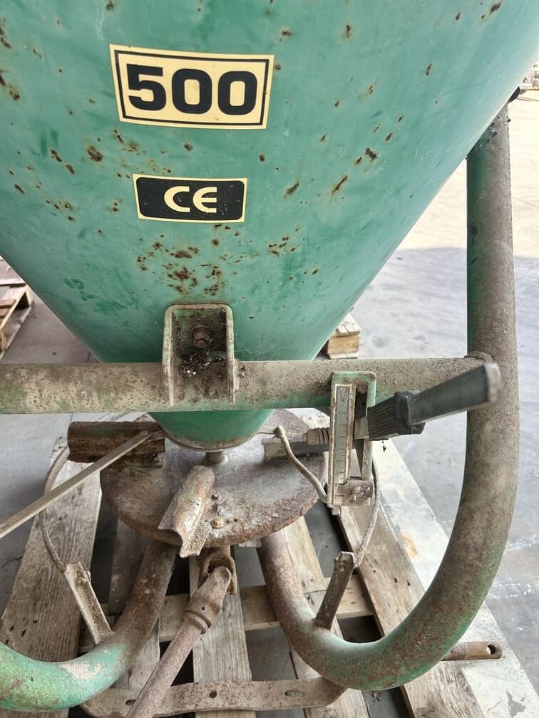 
								Spandiconcime CIMAC 500 Usato – singolo disco centrifugo – comando manuale graduato – € 250 full									