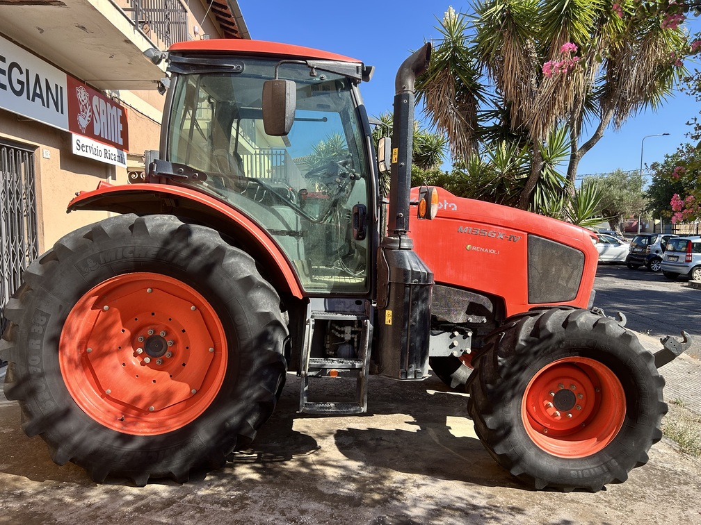 Trattore agricolo KUBOTA M135 GX IV Usato – guida satellitare Topcon RTK da quotare a parte – anno 2021 – 143CV – € 33.500