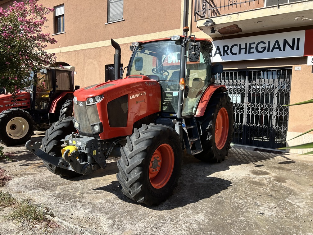 Trattore agricolo KUBOTA M135 GX IV Usato – guida satellitare Topcon RTK da quotare a parte – anno 2021 – 143CV – € 33.500