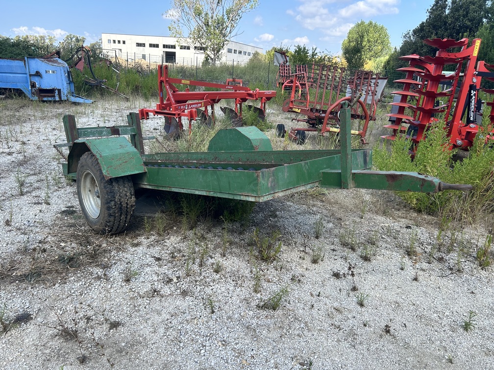
								Carrello rimorchio artigianale in ferro per trasporto Bins – completamente in ferro – € 850 full									
