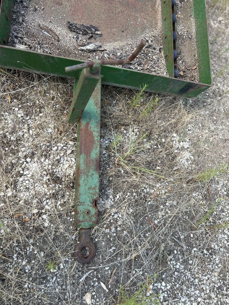 
								Carrello rimorchio artigianale in ferro per trasporto Bins – completamente in ferro – € 850 full									
