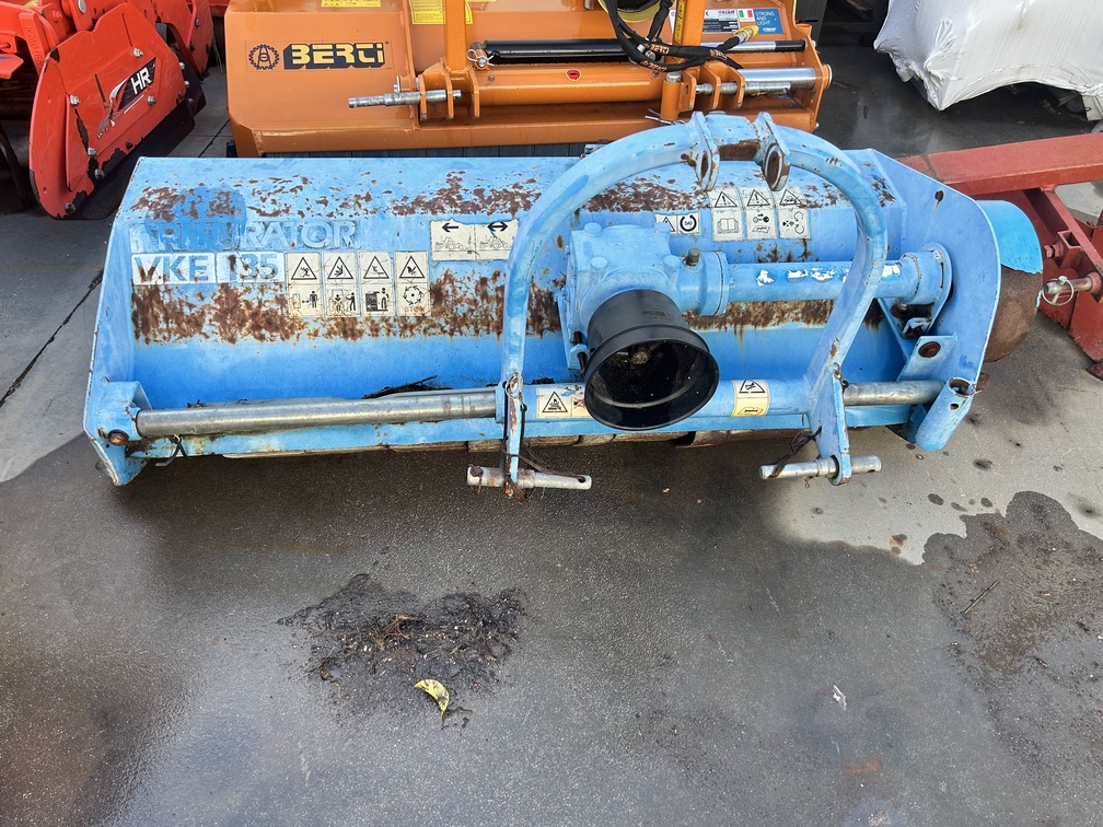 Trinciatrice NOBILI VKE 135 Usato – a coltelli intercambiabili – € 1.200