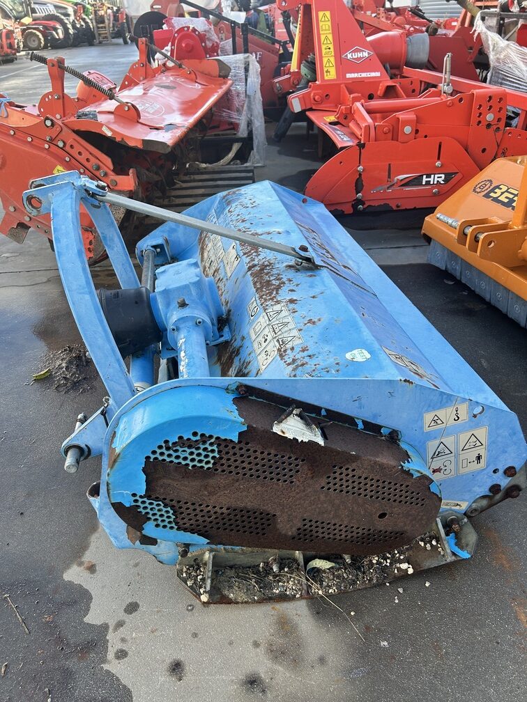 Trinciatrice NOBILI VKE 135 Usato – a coltelli intercambiabili – € 1.200