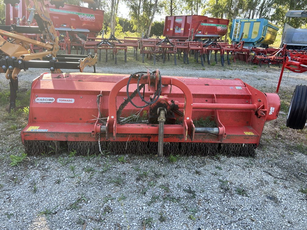 
								Trinciastocchi professionale MASCHIO Tornado 280 Usato – spostabile – anno 2018 – € 2.900 full									