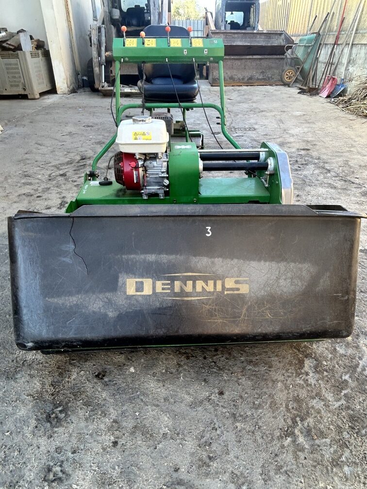 Rasaerba professionale a cilindro DENNIS G860 Usato – buono stato – VENDUTO