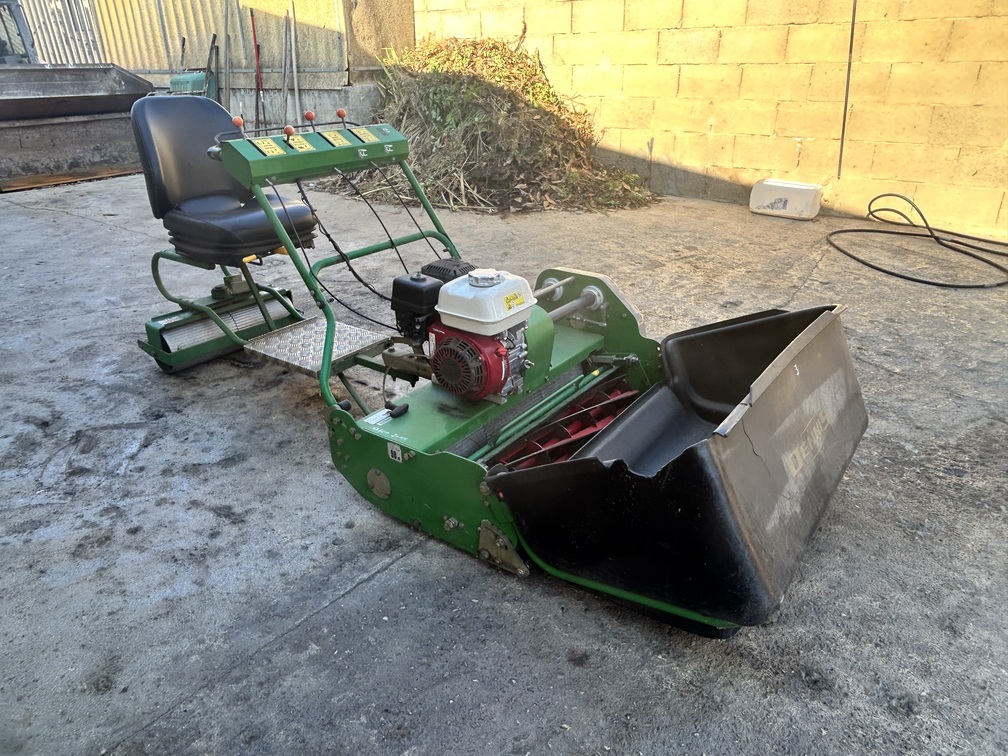Rasaerba professionale a cilindro DENNIS G860 Usato – buono stato – VENDUTO
