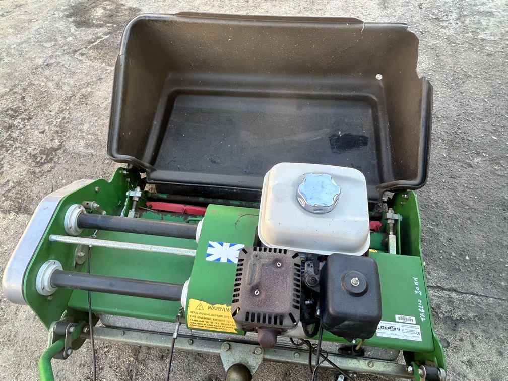 Rasaerba professionale a cilindro DENNIS G860 Usato – buono stato – VENDUTO