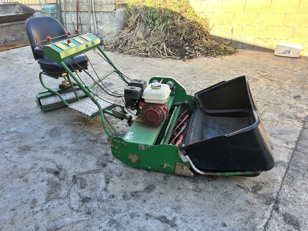 Rasaerba a cilindro professionale DENNIS G860 Usato – buono stato – VENDUTO