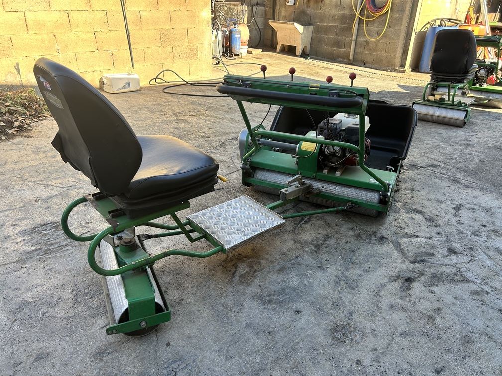 Rasaerba a cilindro professionale DENNIS G860 Usato – buono stato – VENDUTO