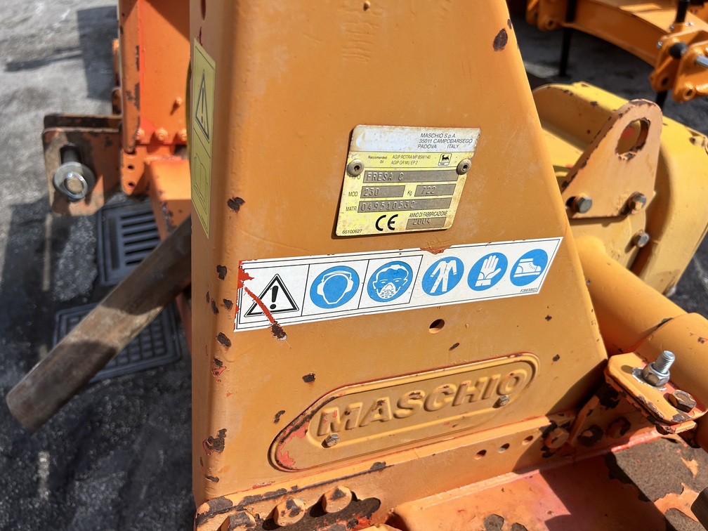 
								Fresa professionale MASCHIO C 230 Usato – con cardano – anno 2004 – € 1.990 full									