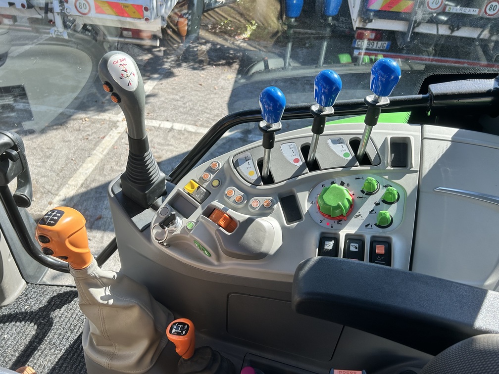 
								Trattore agricolo DEUTZ-FAHR 5125 GS Usato – ottime condizioni – anno 2023 – 126CV – 1879 Ore – € 63.000 full									